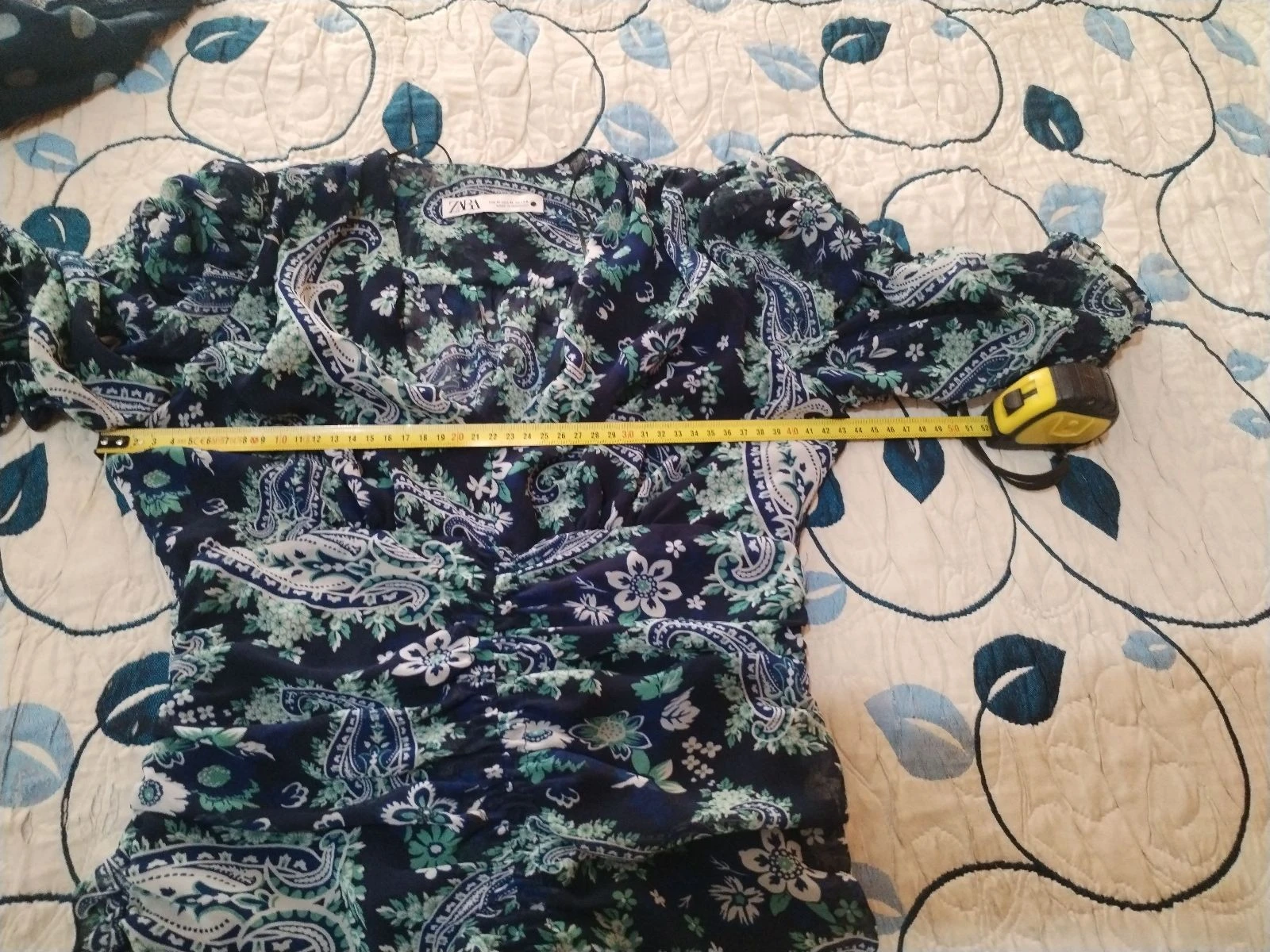 Un vestido de Zara elegante con un diseño espectacular y un estampado muy original – photo 14